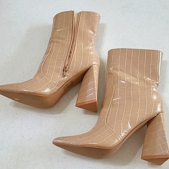 💥3for$12💥 Bella Marie Motive nude croc embossed boots size 7.5 - Picture 3 of 12